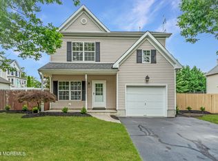 14 Bank St, Aberdeen, NJ 07747