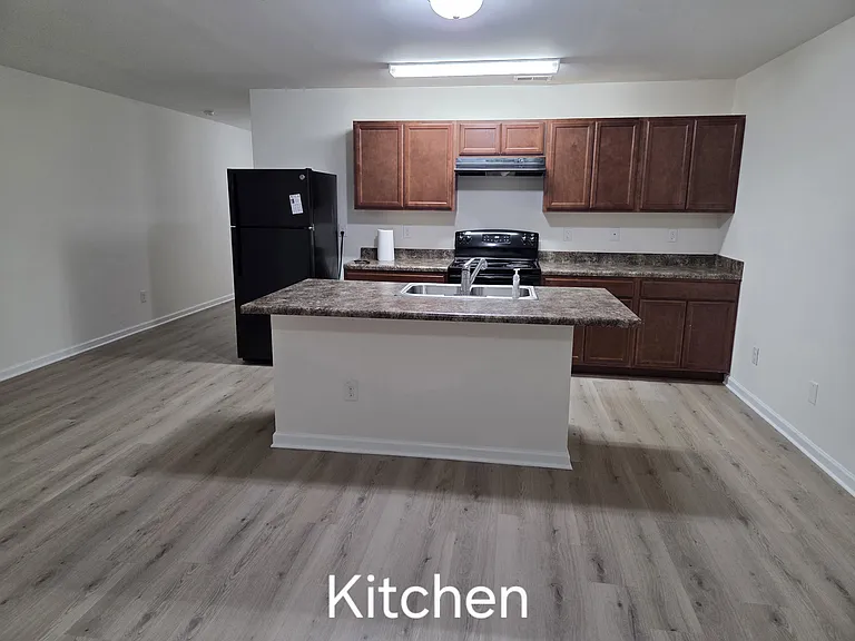 2144 Belmont Cir — Photo 6