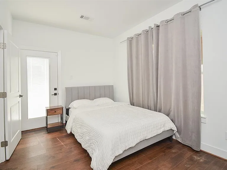 2620 McIlhenny St — Photo 20