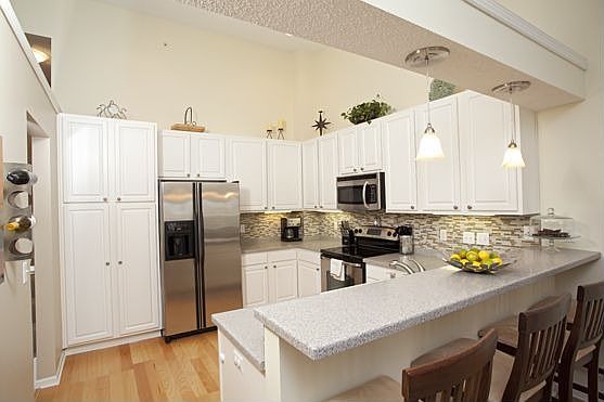 New kitchen. SS appliance, new tile back splash and breakfast bar
