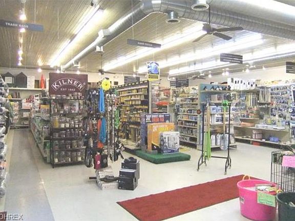 4th image of 227 N Main St