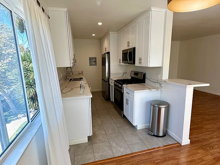 8347 Blackburn Ave #6 — Photo 10