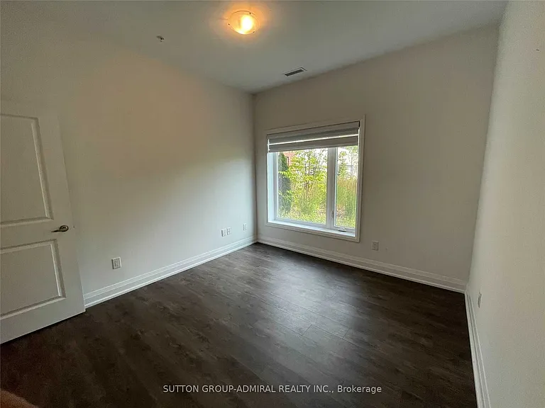 64 Queen St S #G3 — Photo 23