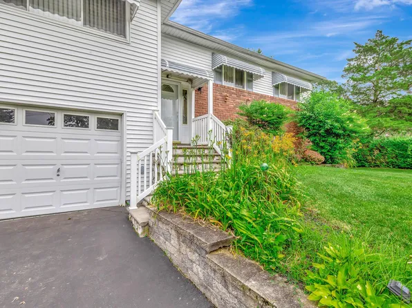 399 Hubbs Avenue, Hauppauge, NY 11788