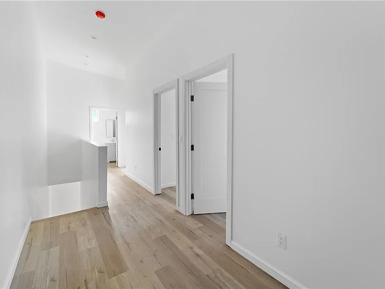 8512 Wilbur Ave — Photo 9