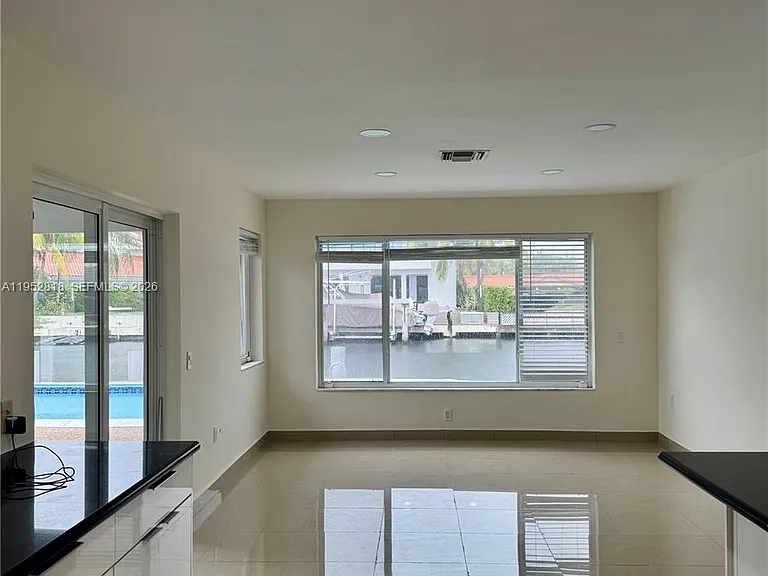16453 NE 33rd Ave — Photo 7