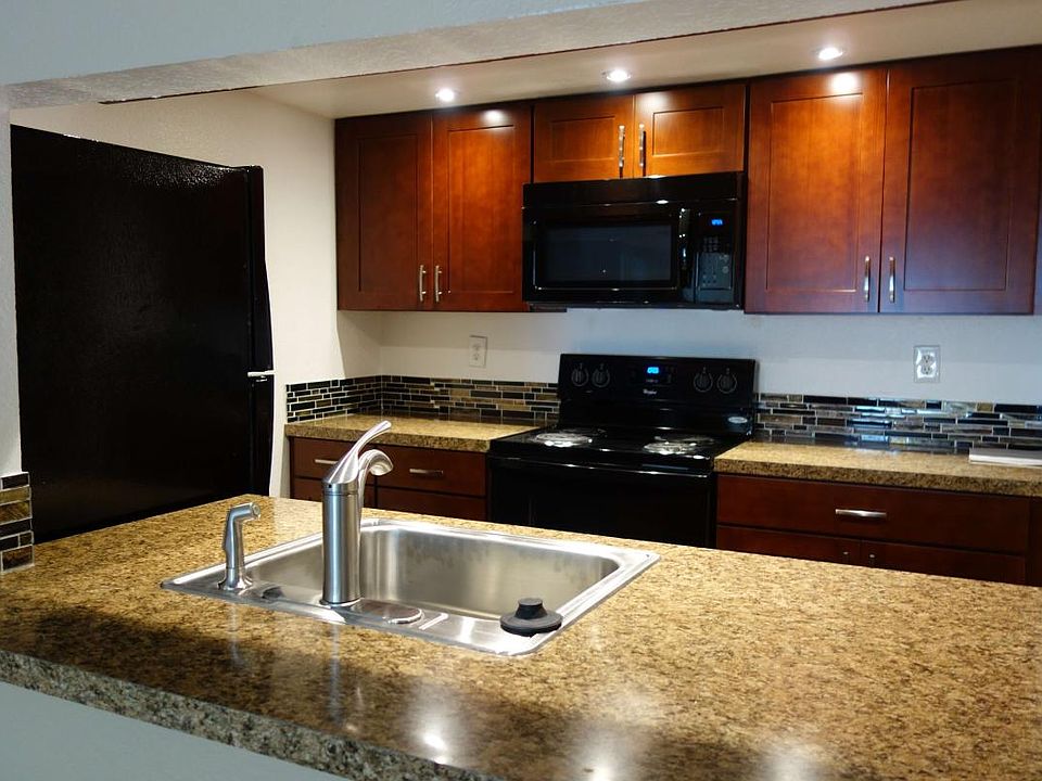 1st image of 19924 19th Ave NE APT 206