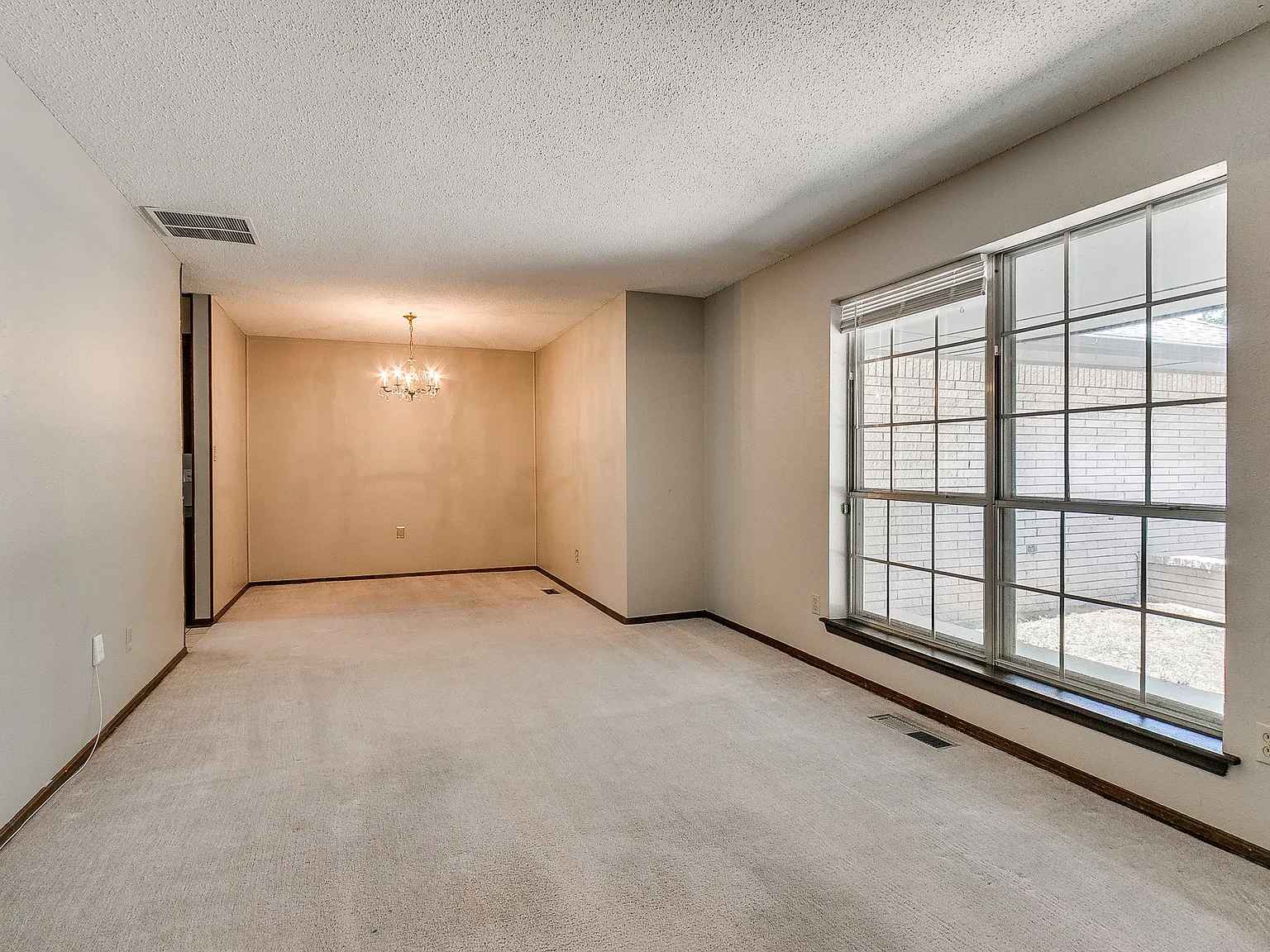 3 bed, 2.5 bath, 1975 sqft, $2,400 — Photo 4