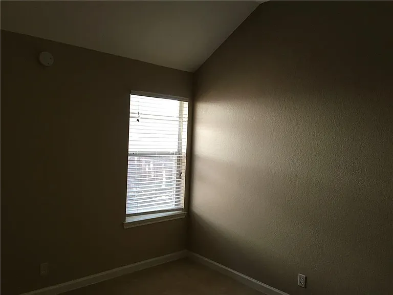1105 Glendalough Dr — Photo 13