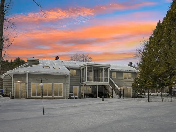 247 W Acton Rd, Stow, MA 01775