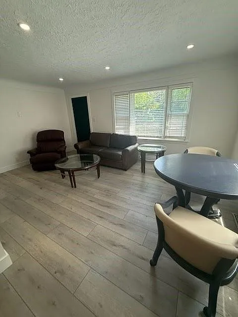 2 bed, $3,000 — Photo 2