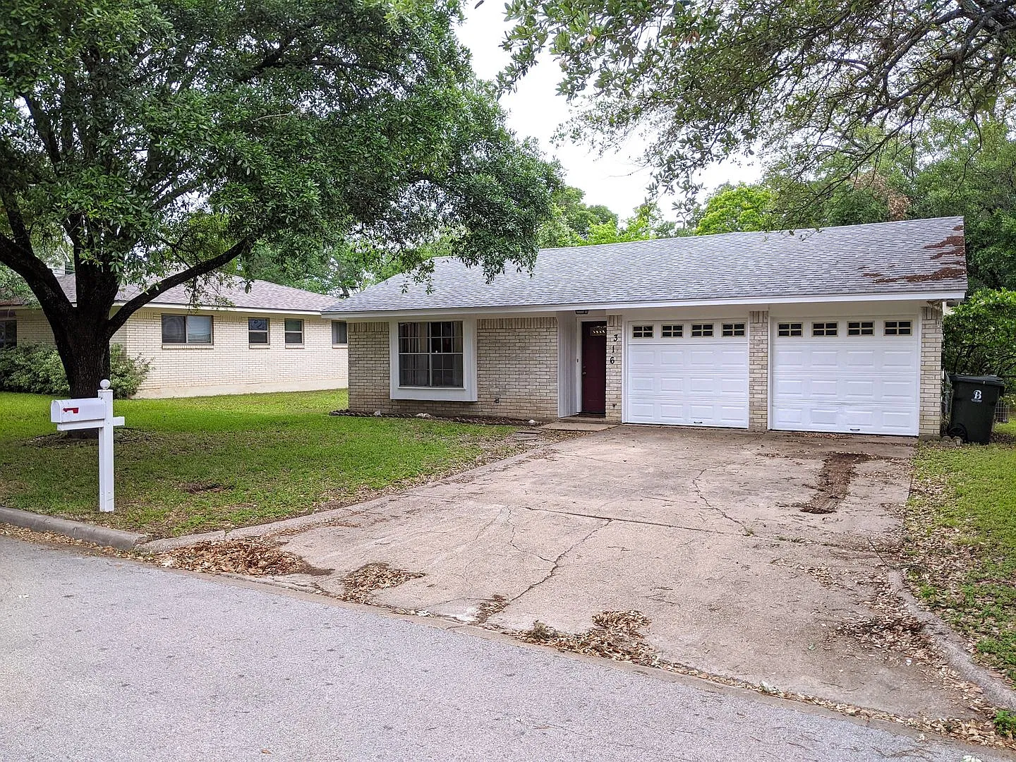 Aug Pre-Lease Cute 3 Bedroom Home In Bryan Close To Campus! — Photo 2
