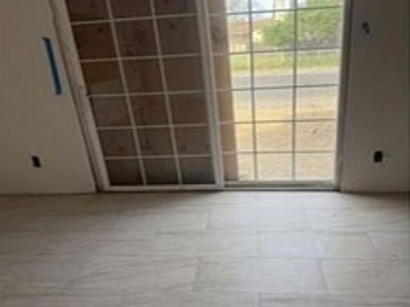 4th image of 2505 Claridge Ln