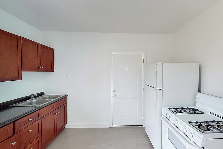 4455 S. Greenwood Avenue — Photo 12