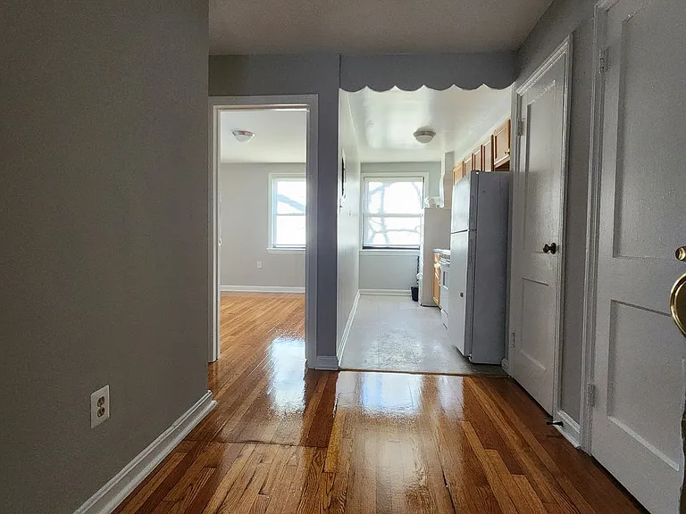 429 Burbank St SE — Photo 3