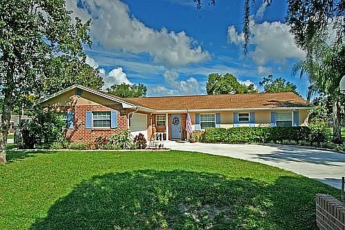 Beautiful and Expansive Entrance