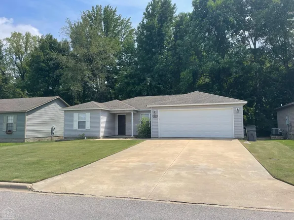 604 Elizabeth Dr, Paragould, AR 72450
