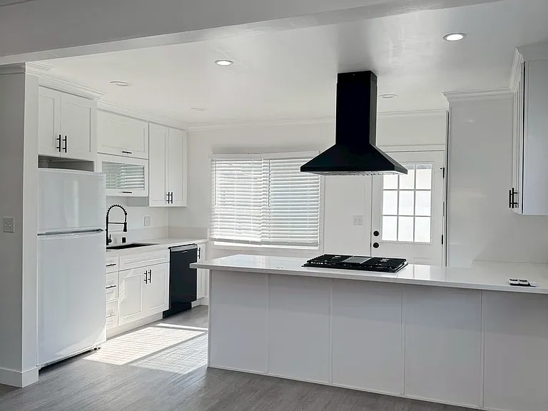 1327 N Kenwood St #1327 — Photo 8