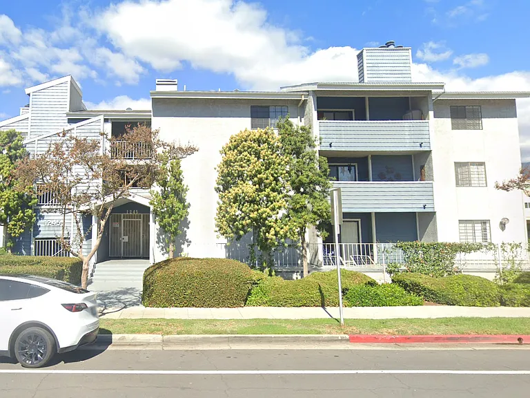 1245 Cordova St #304 — Photo 1