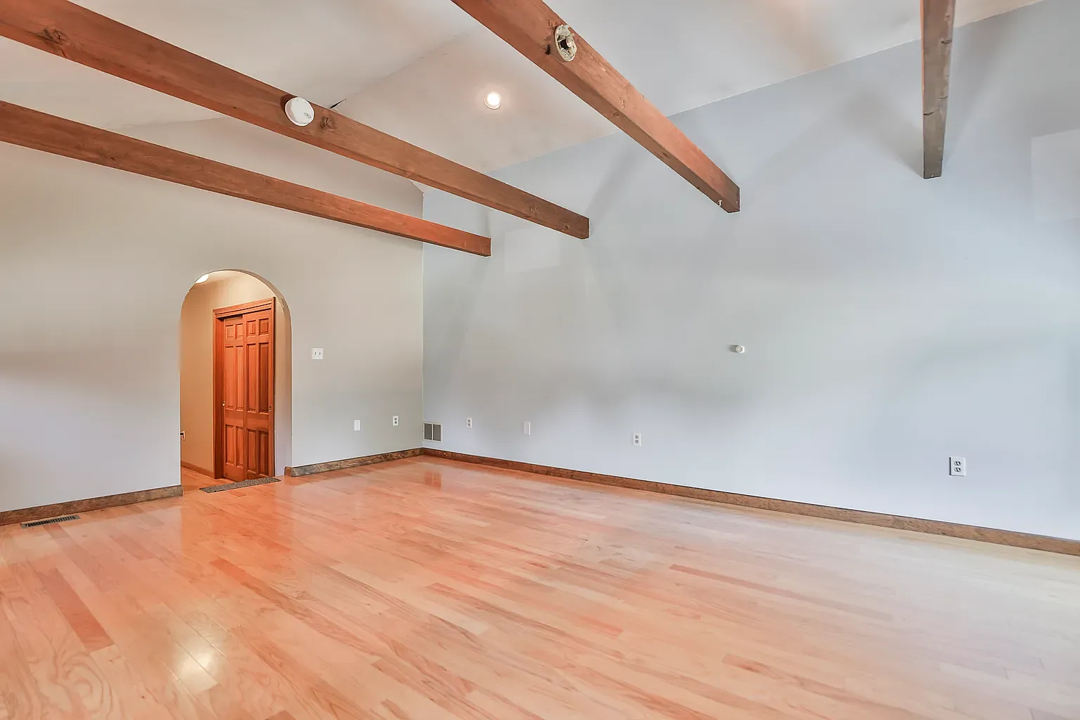 4 bed, 2.5 bath, 3220 sqft, $3,900 — Photo 2