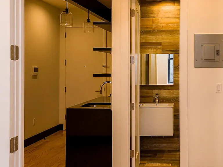 283 Irving Ave #2R — Photo 3
