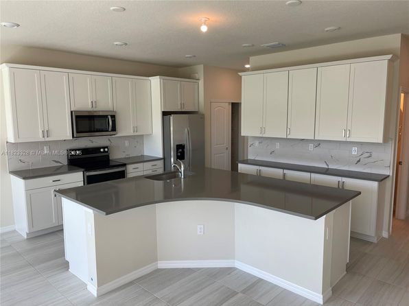2112 Appleton Cir S
