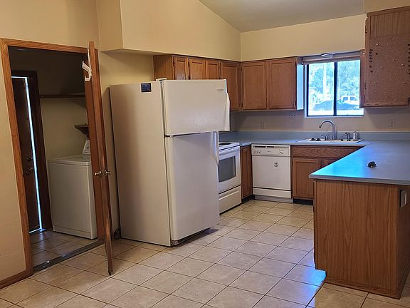Kitchen and dinette area