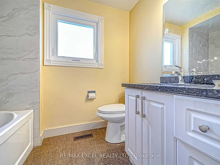 47 Whiteleaf Cres #UPPER — Photo 24