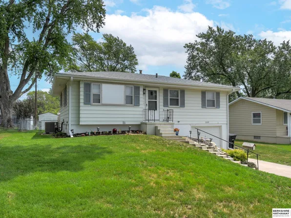 3509 S 121st St, Omaha, NE 68144