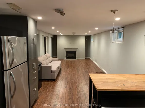 319 Hillcroft St, Oshawa, ON L1G 2M1