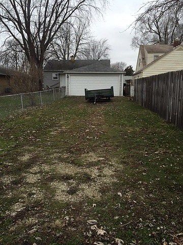 2nd image of 484 S Prairie Ave