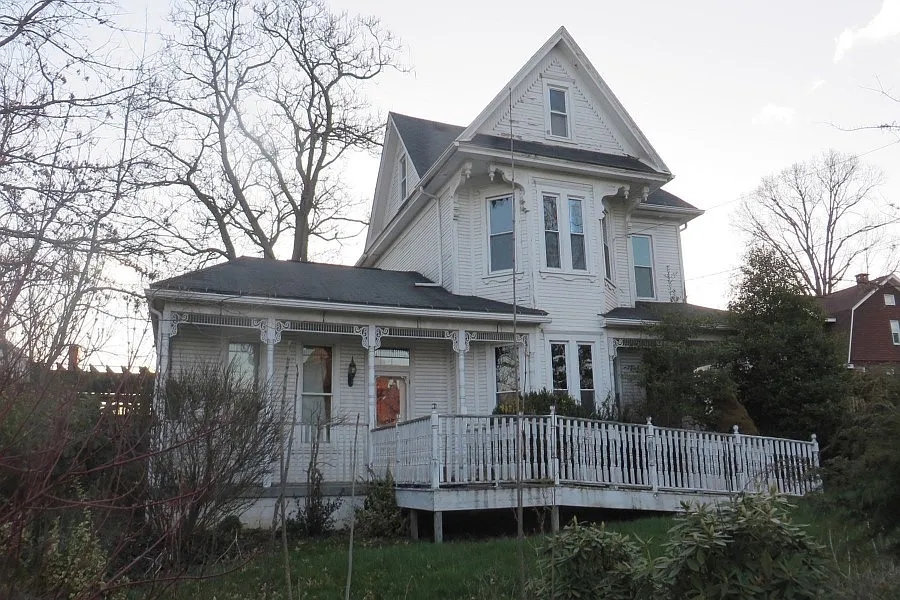 326 2nd St photo 1