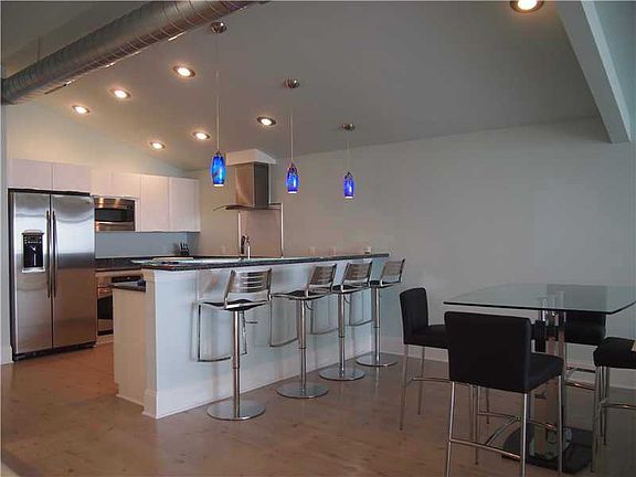 3rd image of 8108 Breakwater Dr #82