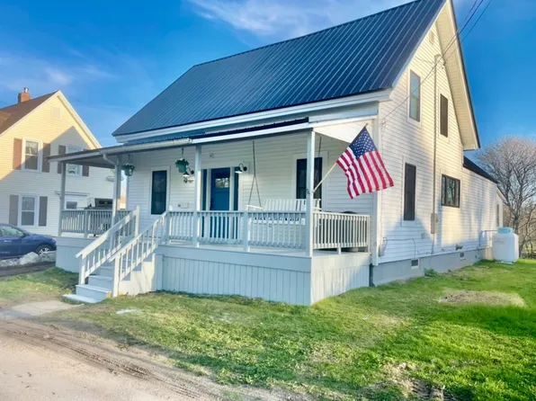 54 3rd St, Eastport, ME 04631
