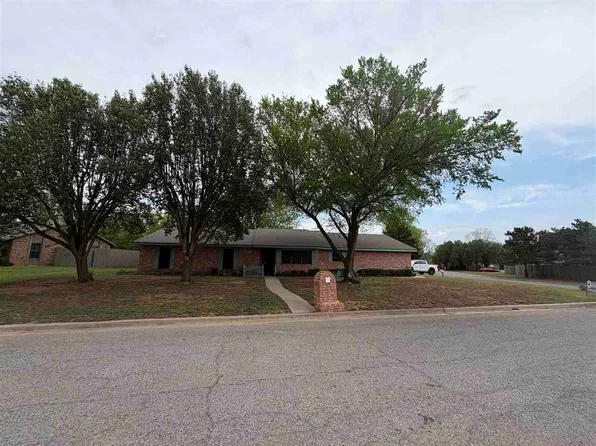 918 NE Pheasant Ln, Lawton, OK 73507