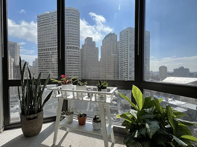 2020 Walnut St #14E — Photo 4