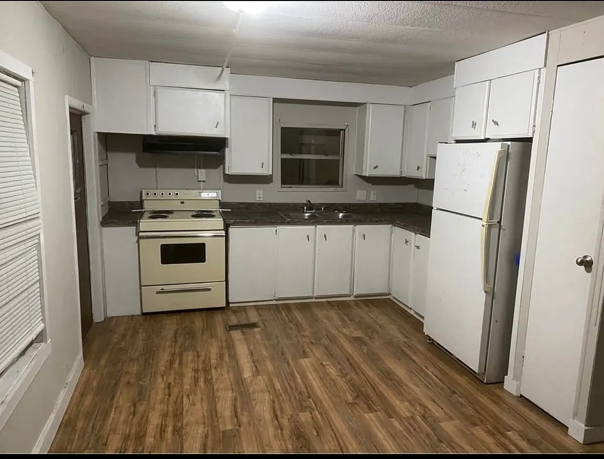 Building Photo - 205 S 3rd St #12