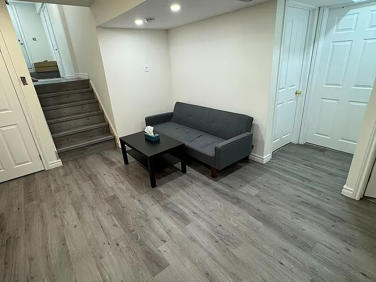 39 Crown Cres #BASEMENT — Photo 10