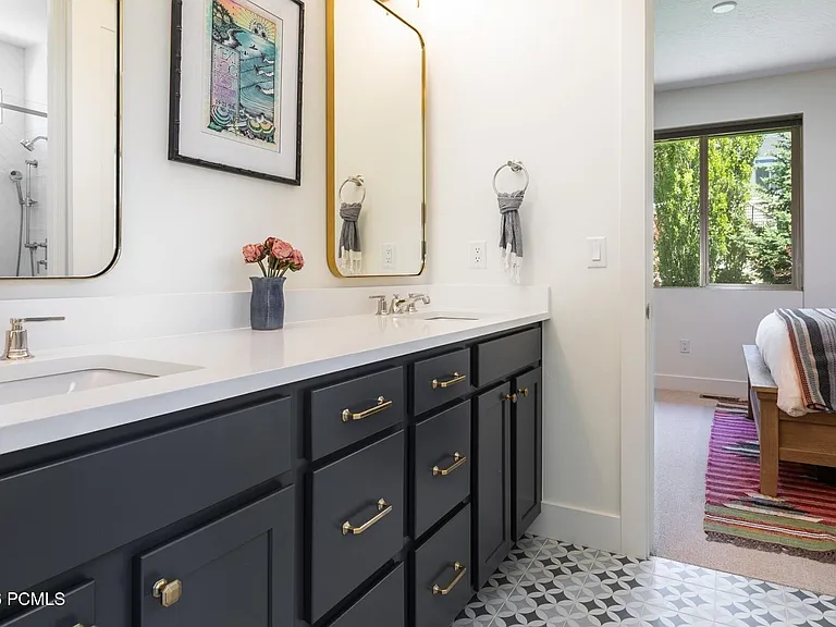 5310 N Lauralwood St — Photo 22