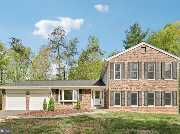 12126 Westwood Hills Dr, Herndon, VA 20171