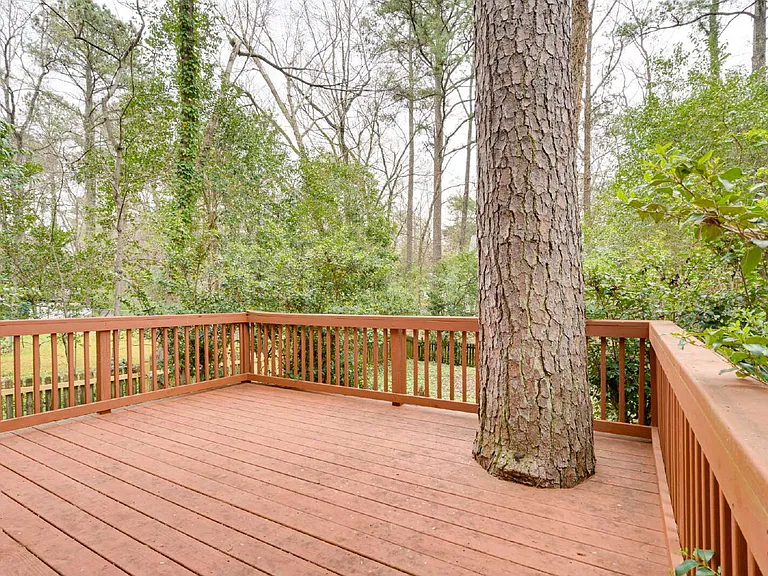 2437 Tilghman Cir — Photo 35