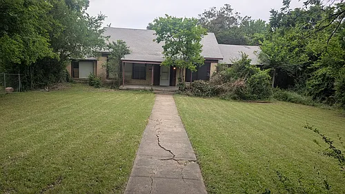 2038 Dalworth St Photo 1