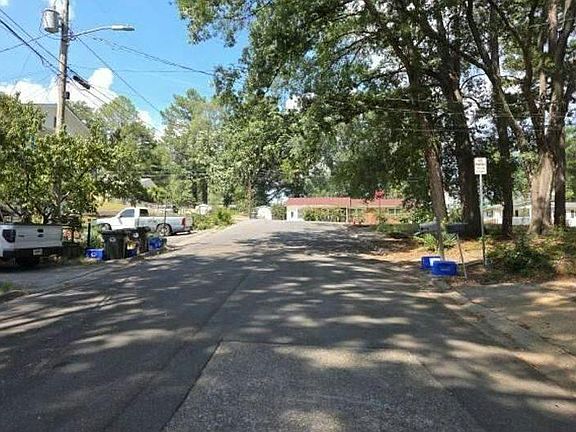 4th image of 303 Painter St