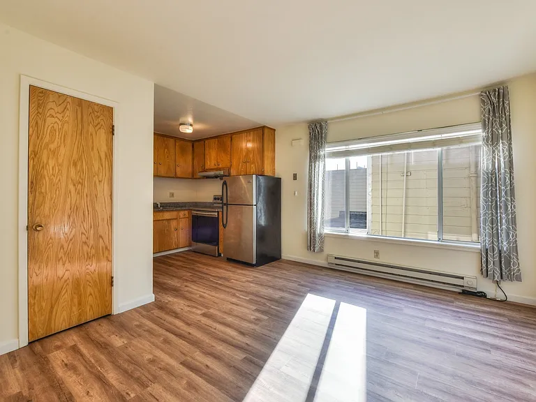 32nd Ave 326 — Photo 3