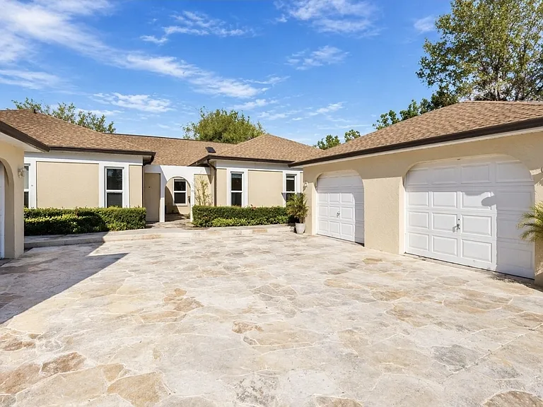1203 Saxony Cir #A — Photo 15