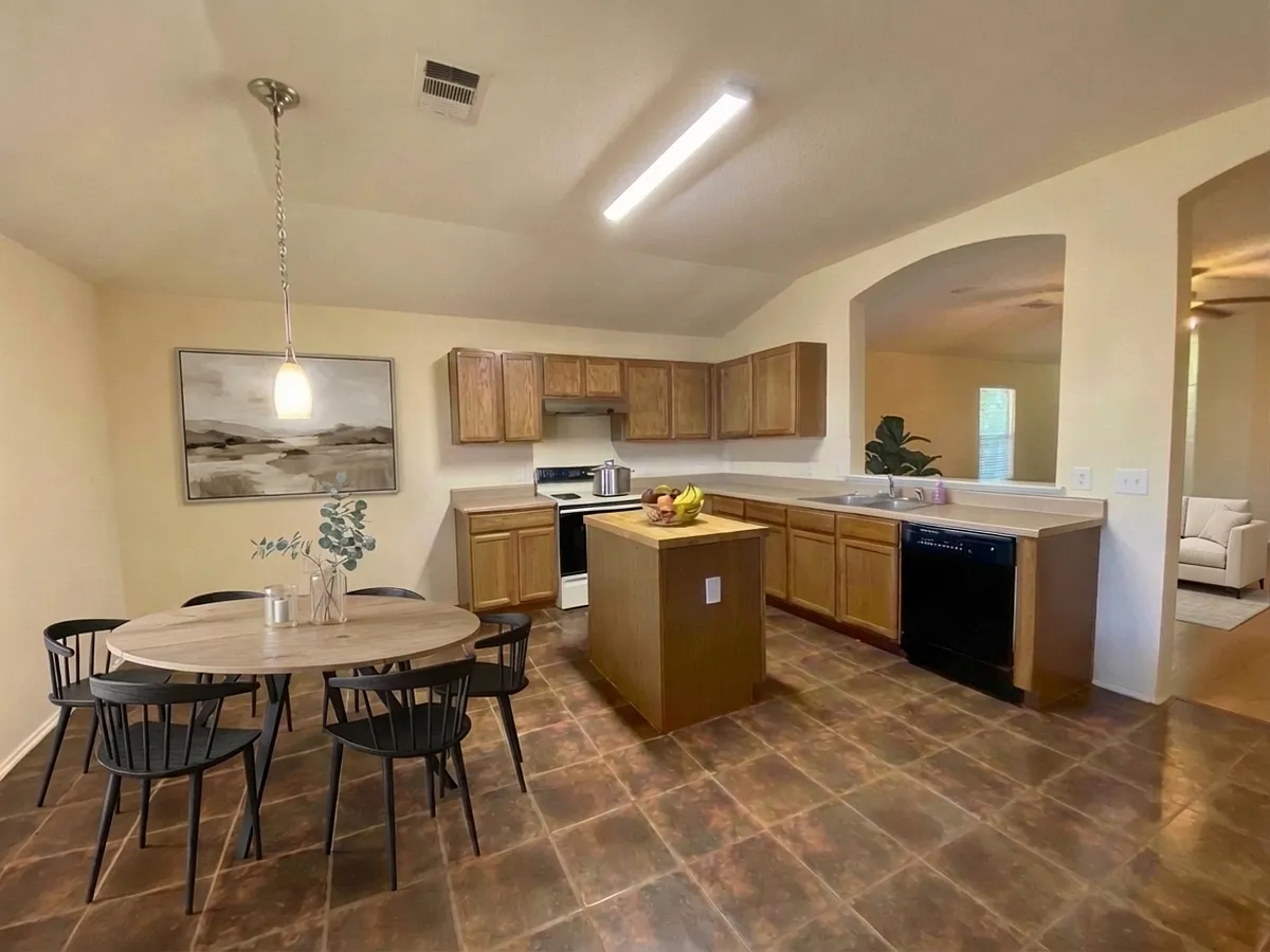 Building Photo - 9000 Spiceland Cir