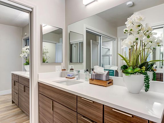 3rd image of 1124 N Sherbourne Dr #078894c71