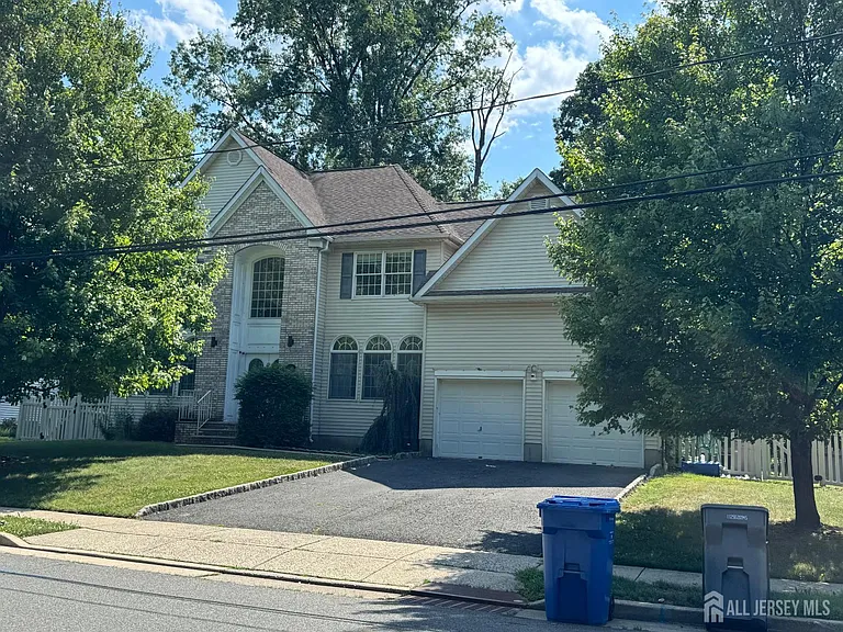 320 Arlington Ave — Photo 4