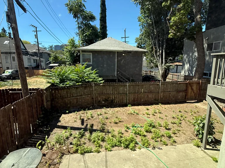 1224 E St #B — Photo 10