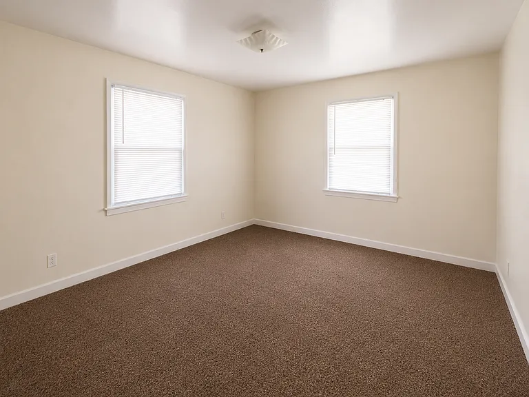 23 Yellowstone Ave — Photo 11